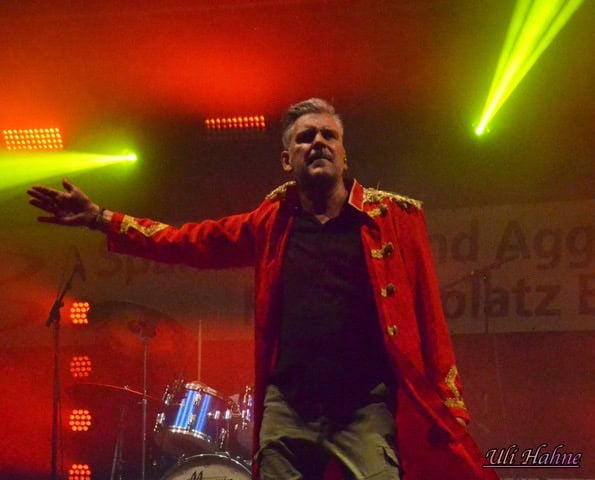 700 Besucher feiern PUR-Coverband „Abenteuerland“ im Huxarium Gartenpark Höxter 3